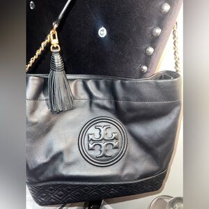 Selling this beautiful Tory Burch Fleming Hobo Bag!